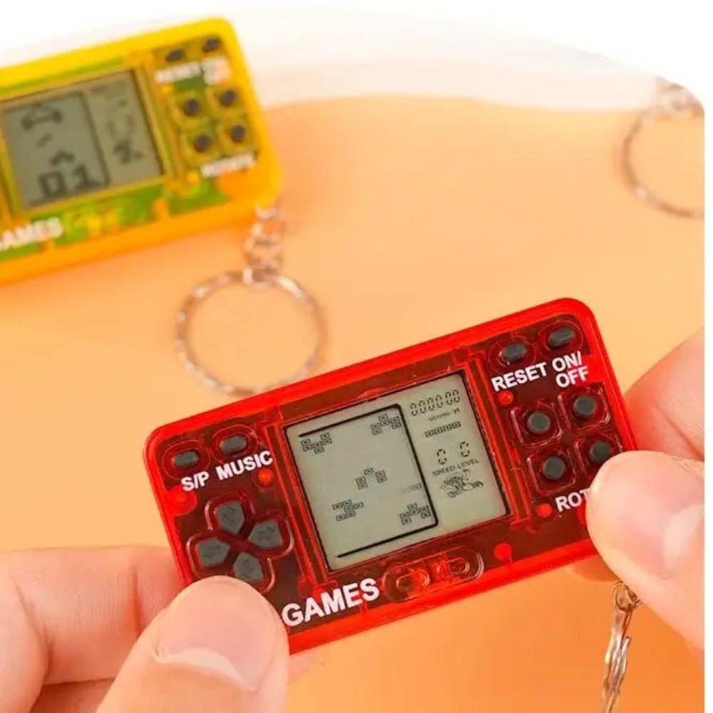 Mini Retro Konsola Przenośna w – Gaming Console Keychain recenzja i cena